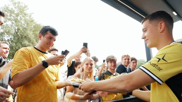 Hier wird der BVB-Neuzugang direkt zum Fan-Liebling