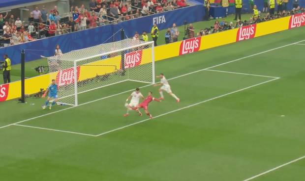 Artistisch! Hier hätte Ronaldo zum Helden werden können