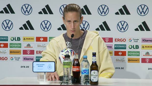 DFB-Keeperin schirmt sich ab