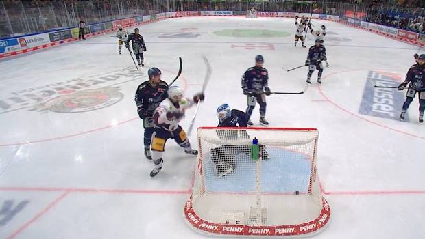 Eisbären gewinnen historischen Krimi