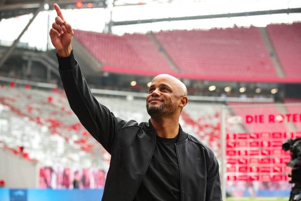 Kompany lacht über Müller-Frage