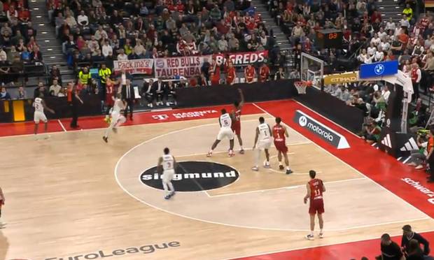 "Einbeiniger" Buzzer Beater! Bayern-Star gelingt alles