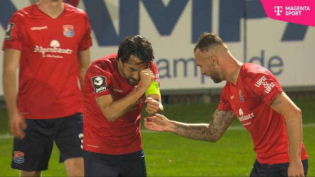 Inter-Held jubelt ohne Hose