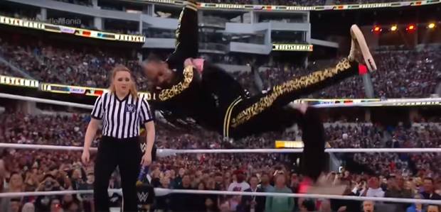Horror-Wunde sorgt für WWE-Chaos