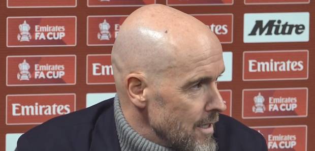 Ten Hag überrascht mit Geschenk