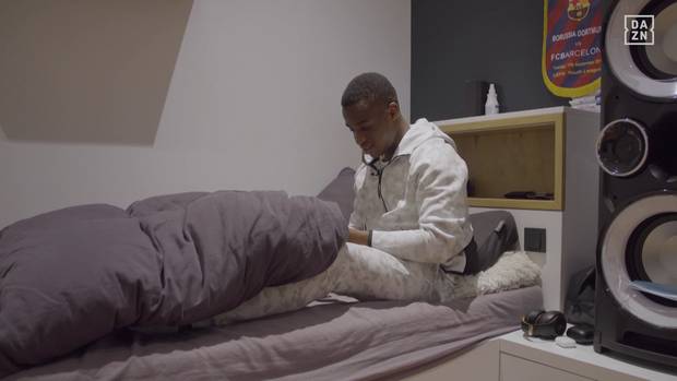 Moukoko ganz privat: So sieht der Alltag des Youngsters aus