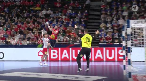 Spanien greift nach Titel-Triple