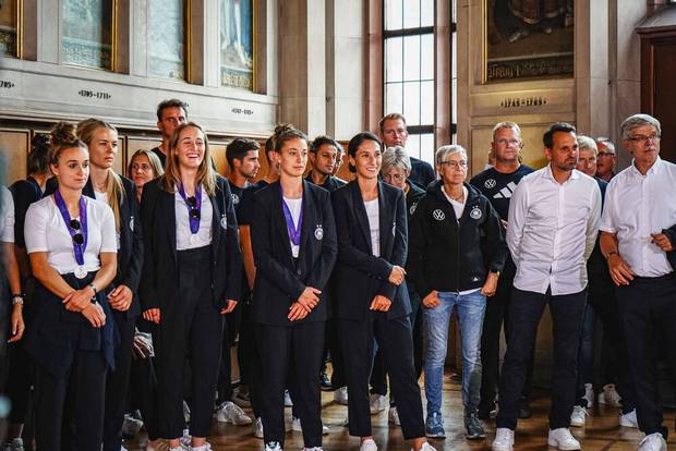 Kuriose Szene vor DFB-Spiel