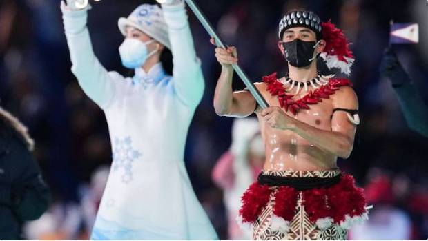 Olympia 2022: Fahnenträger sorgt für Hingucker bei Eröffnungsfeier