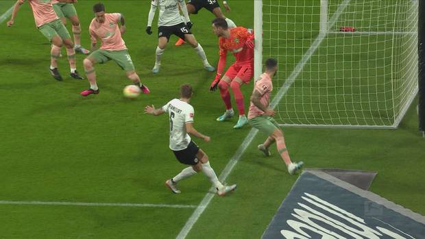 Irrer Freistoßtrick bei Werder-Sieg