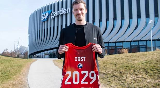 Hier verkündet Bayern-Star Obst seine Vertragsverlängerung