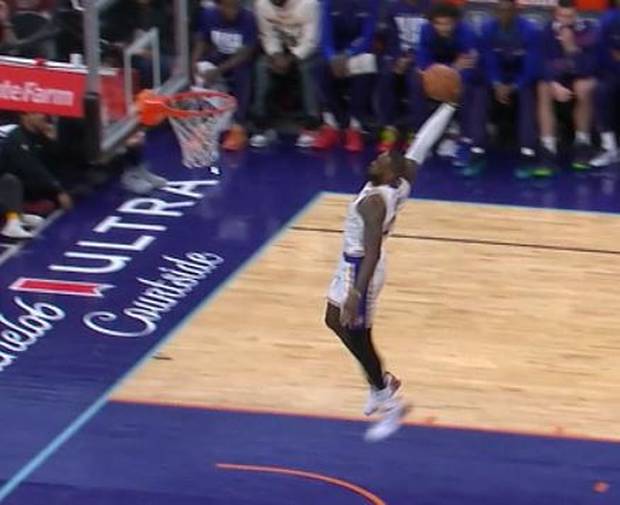 Buzzerbeater! Wunderwurf schockt Doncic