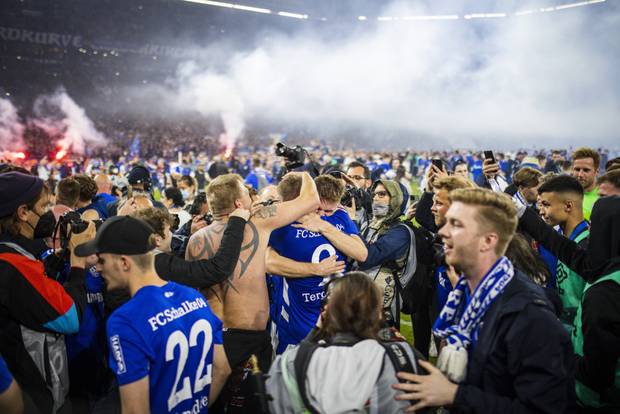 Schalke bindet Leihspieler fest