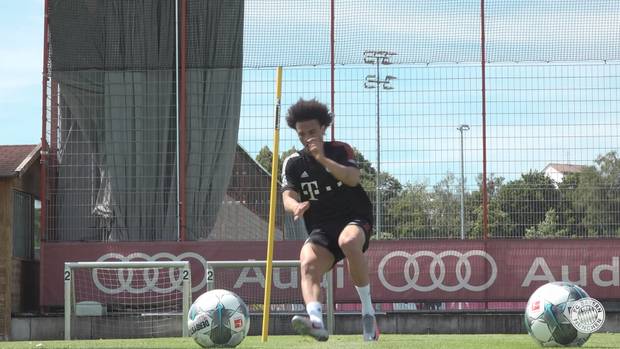 Sané nimmt Training bei Bayern auf
