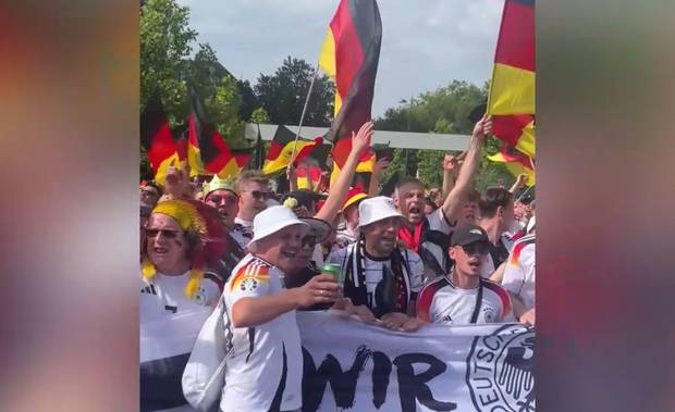 Bizarre Szenen auf der Tribüne