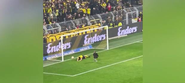 Cathy stichelt gegen Mats Hummels