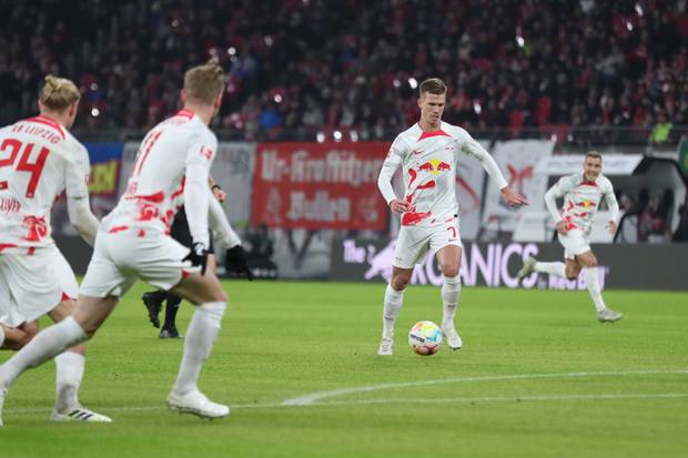 Dani Olmo von RB Leipzig hat sich gegen den VfB Stuttgart verletzt