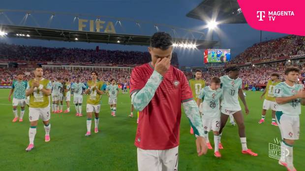 Ronaldo mit bewegender Geste für Jota