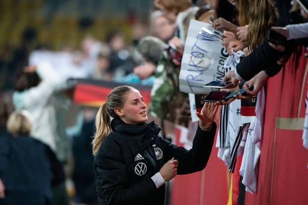 England-Farce: Frauen-Spiel abgebrochen