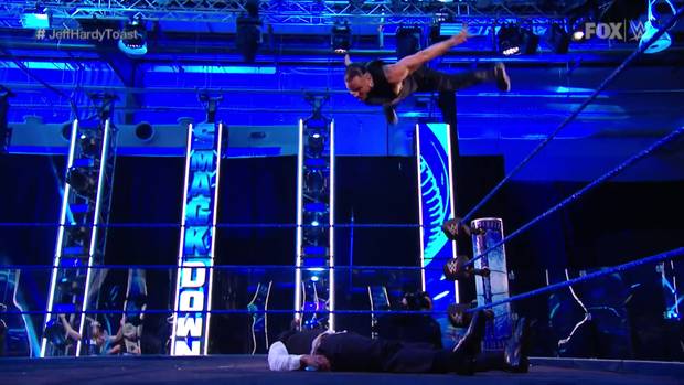 WWE: Verwandlung bei Bar Fight