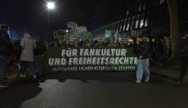 Politik entscheidet nach Fanprotesten