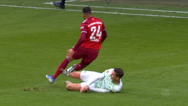 Kurioser Davies-Moment bei Bayern