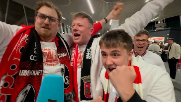 Hier singen und tanzen die Freiburg-Fans bis nach Istanbul