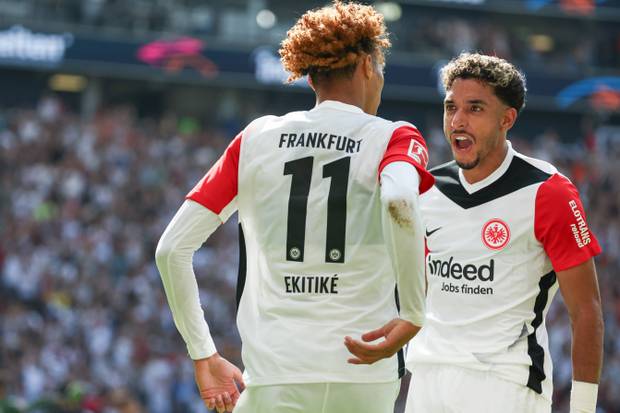 Torwartpatzer! SGE schenkt Sieg her
