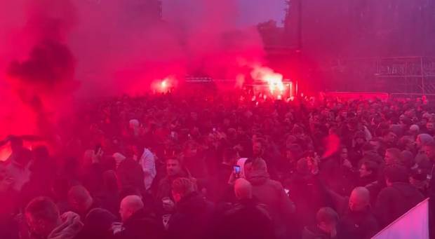 Ajax-Fans greifen Dortmunder Polizei an