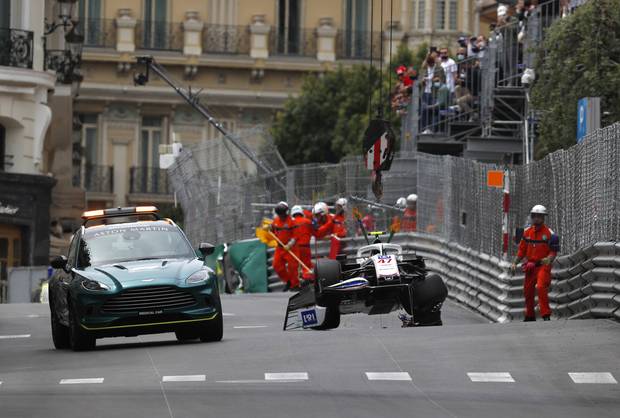 Hamilton watscht Mercedes ab