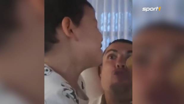 Cristiano Ronaldo übt mit seinem Sohn den „Suuuiii“-Jubel