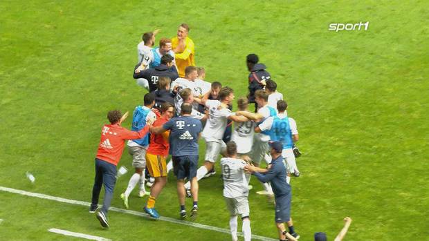 Trotz Pleite: Bayern feiert historischen Titel