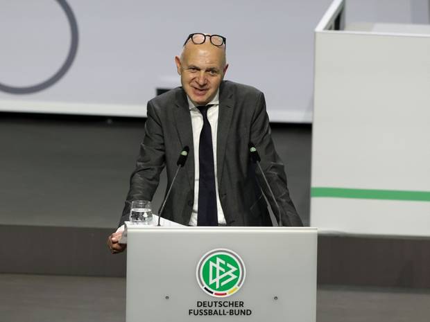 Koch bietet UEFA Rückzug an