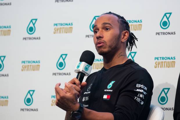 Hamilton überrascht im Schmuck-Zoff