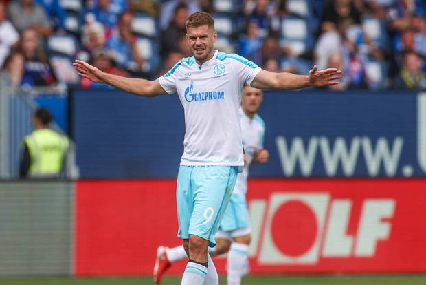 Schalke bedient sich in Frankfurt