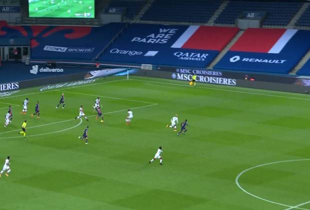 PSG schnappt sich Platz eins