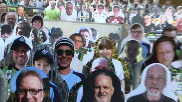 Gladbach-Profis als Pappkameraden