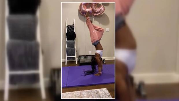 Irre Challenge! US-Turnstar zieht Hose im Handstand aus