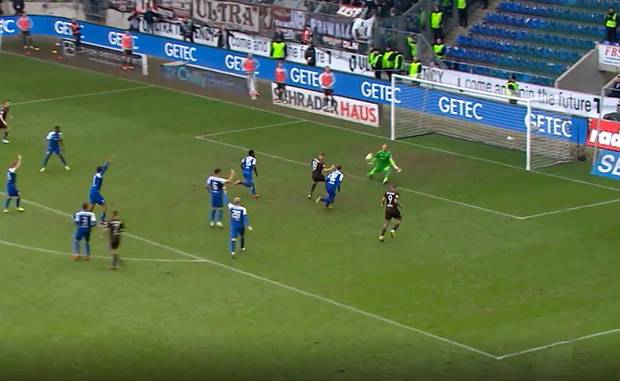 „Asozial!“: Ordner von Fans verletzt