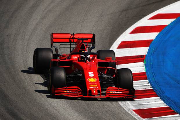 Bottas motzt über Mercedes-Anzug
