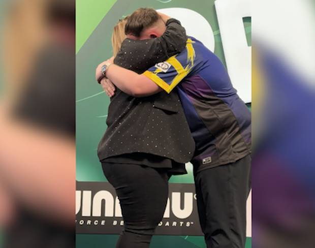 Littler fegt über Darts-Legende hinweg