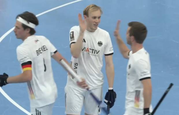 Hockey-Männer nach Spektakel weiter