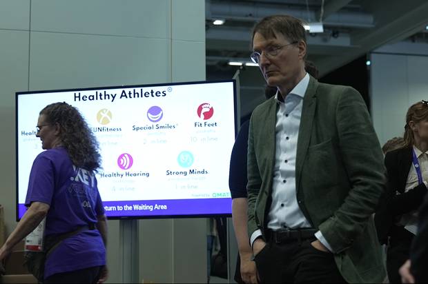 Special Olympics: Karl Lauterbach besucht das Healthy-Athletes-Programm