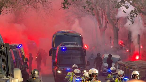 Irrer Empfang vor Barca-Duell - doch nicht ohne Vorfälle