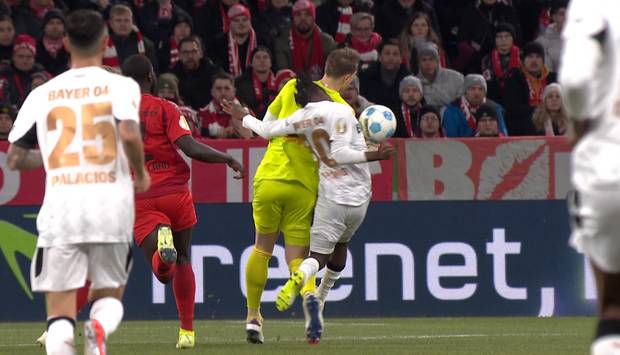 Erster Titel für Bayern futsch!