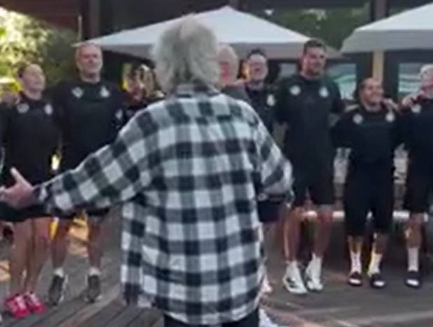 DFB-Frauen singen Hymne mit Petry