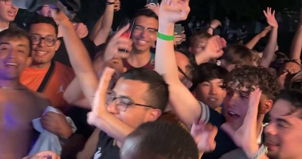 PSG-Fans ramponieren Münchner Rasen