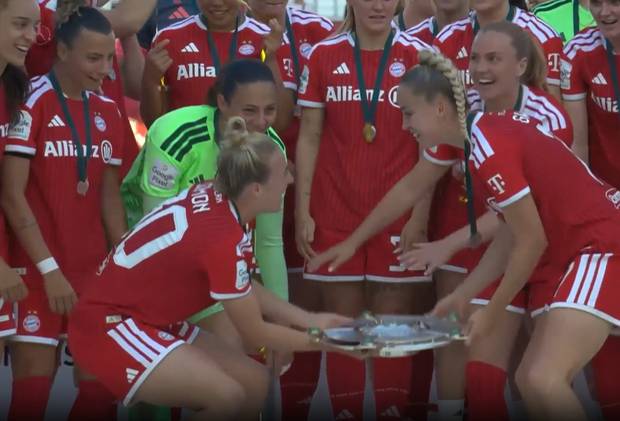 Meister-Krönung: Bayerns Frauen jubeln kreativ