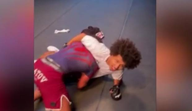Adeyemi überrascht beim Kampfsport