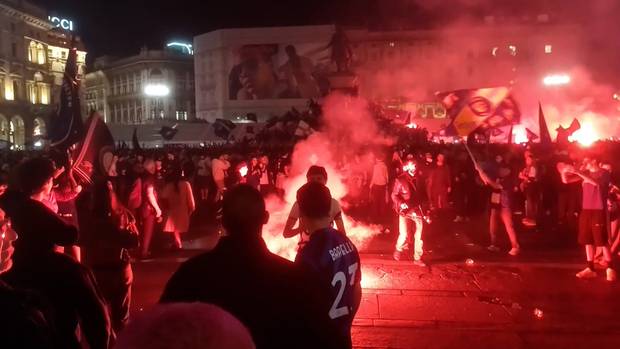 Pyro-Ekstase am Mailänder Dom nach Meistertitel